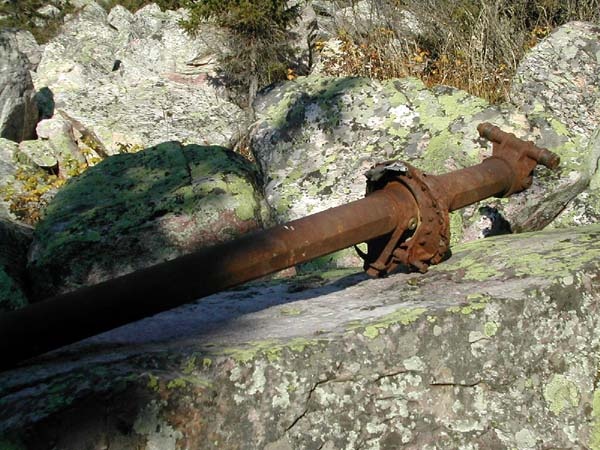 Деталь разбившегося самолета.